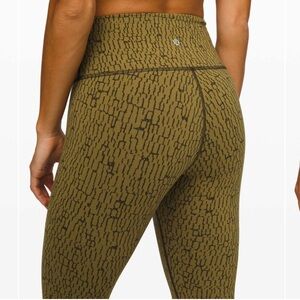 Lululemon wunder under hi rise tight 28” Luxtreme stacked mossy olive size 6